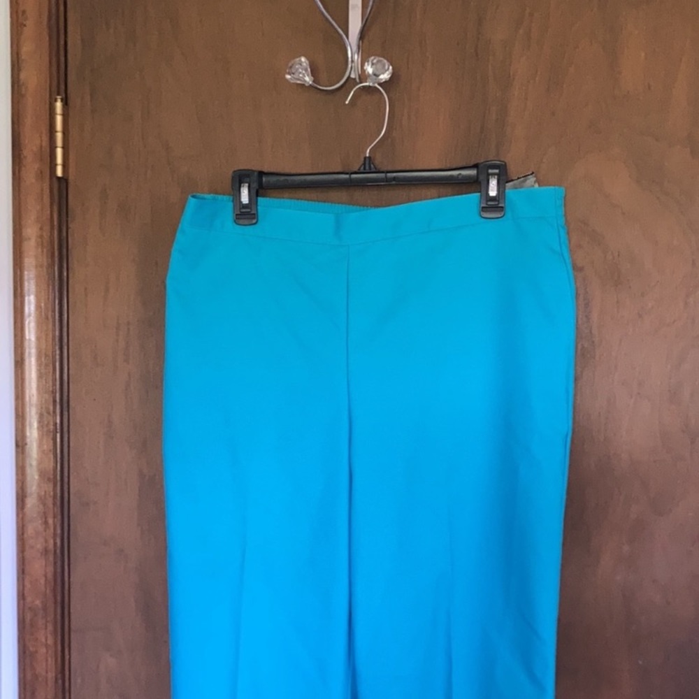 Alfred Dunner Aqua comfort waist pull on Capri detail at hemline 12 - Picture 7 of 17
